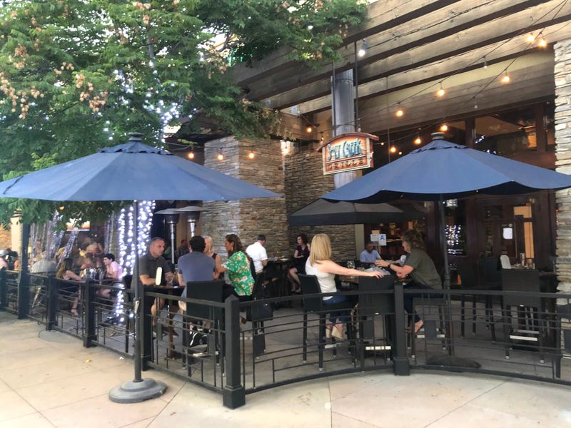 These 16 Savannah, Georgia Restaurants Turn Seafood Boils Into A Summer Tradition - Decor Hint Salt Creek Grille Valencia