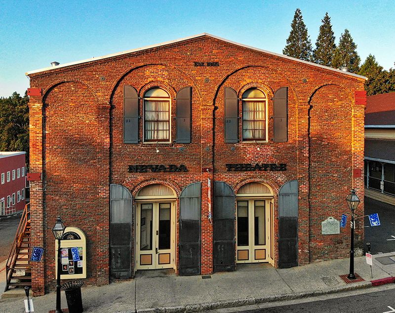 This California City Blends Gold Rush History With Some Of The State's Most Fun Tourist Attractions - Decor Hint Nevada Theatre Continues Its 1865 Legacy