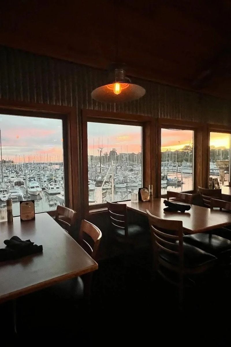 16 California Coastal Seafood Spots Perfect For A Laid-Back Day Trip - Decor Hint Johnny's Harborside