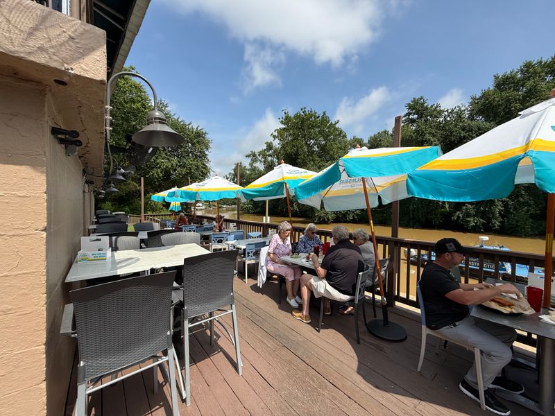 10 Hidden Gem Kentucky Restaurants Locals Can’t Stop Bragging About - Decor Hint Cunningham’s Creekside