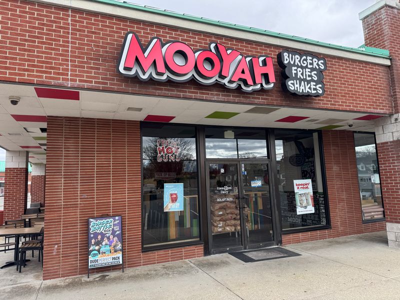 Mooyah Burgers, Fries & Shakes
