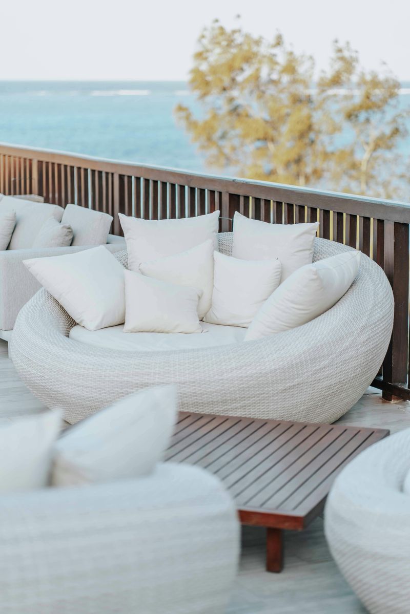 Smart Outdoor Lounges