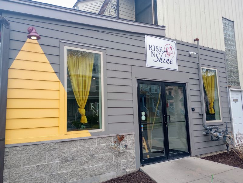 Georgia Lunch Spots Locals Never Get Tired Of Visiting - Decor Hint Rise 'N' Shine Diner