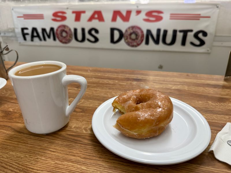 Food Lovers Say These 14 California Doughnut Shops Are Among The Nation's Best - Decor Hint Stan's Donut Shop