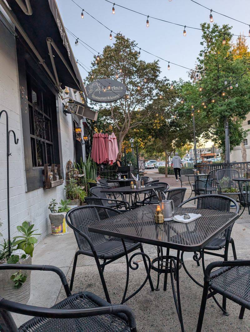 Les Amis Restaurant & Lounge