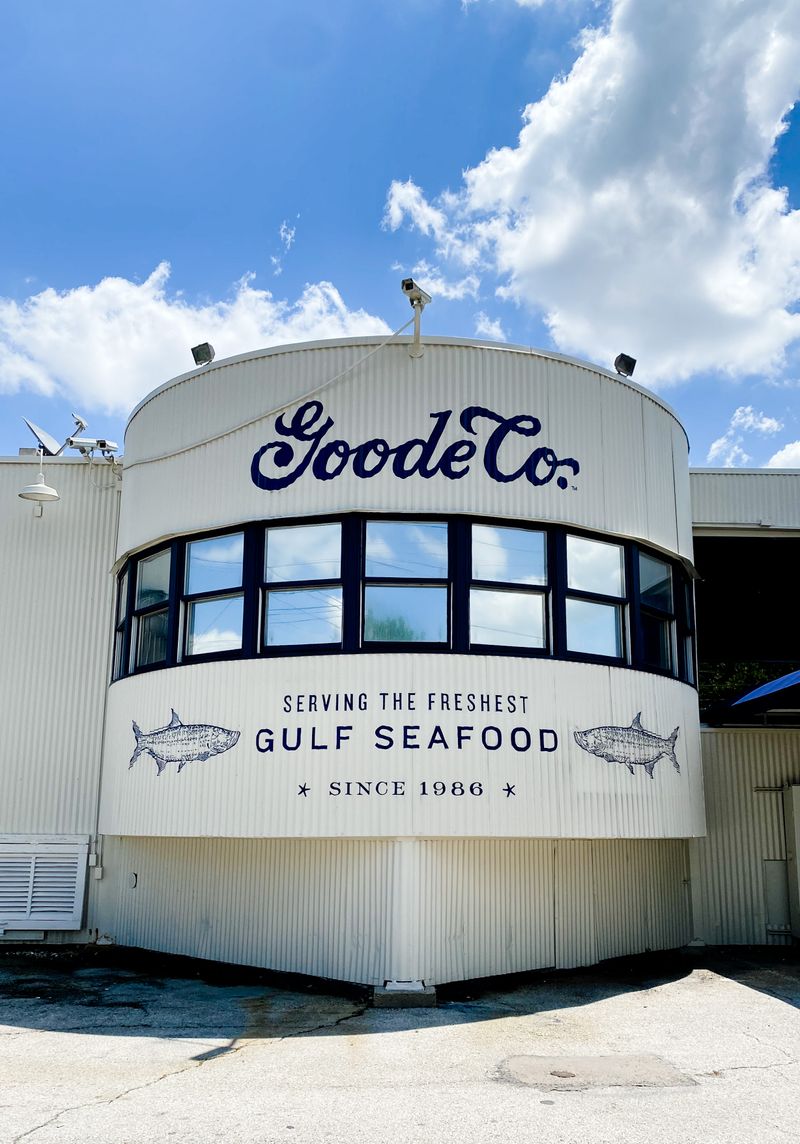 These 14 Texas Seafood Buffets Serve Nothing But Hearty Plates And Coastal Comfort - Decor Hint Goode Company Seafood