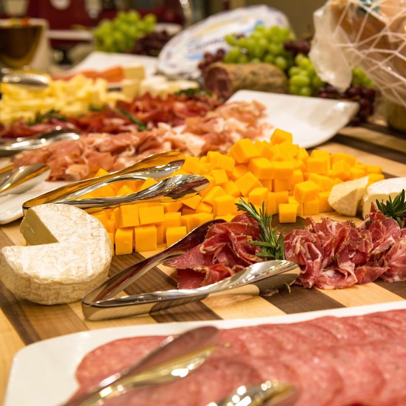 Toucan Charlie’s Buffet & Grille