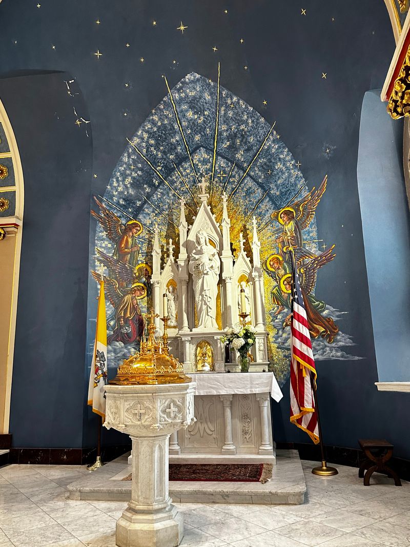 St Joseph Catholic Church In Macon Georgia Looks Like Something From Harry Potter - Decor Hint The Altar Area With Gothic Styling