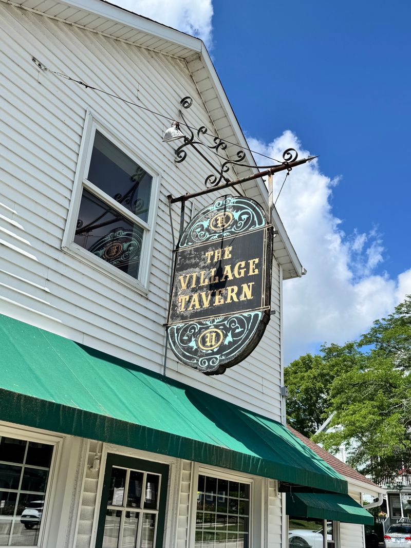 11 Illinois Restaurants That Feel Like Home To Seniors - Decor Hint The Village Tavern