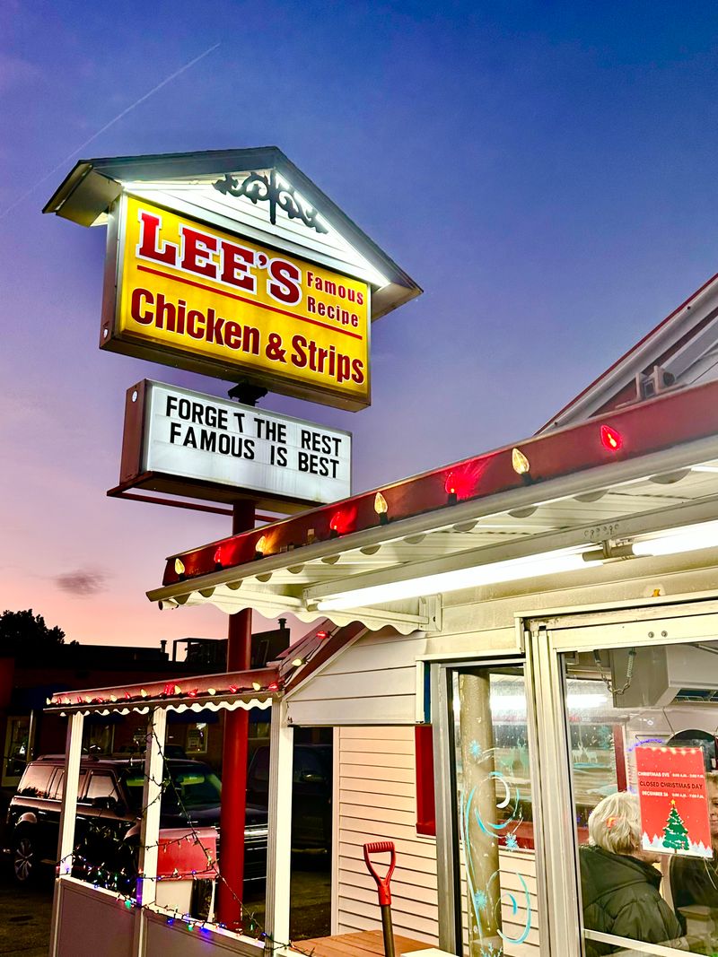 Lee's Famous Recipe Chicken