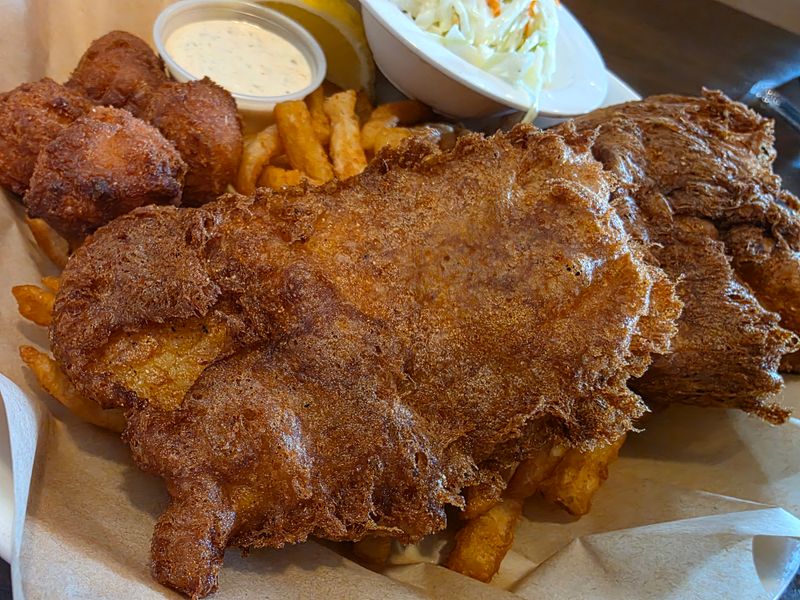 15 Fried-Fish Sandwiches In Atlanta Georgia Locals Swear By - Decor Hint Hook Line & Schooner