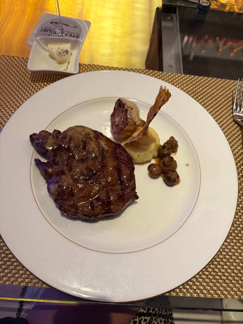 10 Nevada Steakhouses Serving Confidence On Every Plate - Decor Hint Atlantis Steakhouse