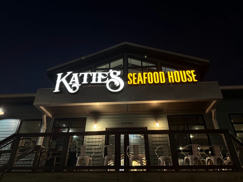 These 14 Texas Seafood Buffets Serve Nothing But Hearty Plates And Coastal Comfort - Decor Hint Katie's Seafood House