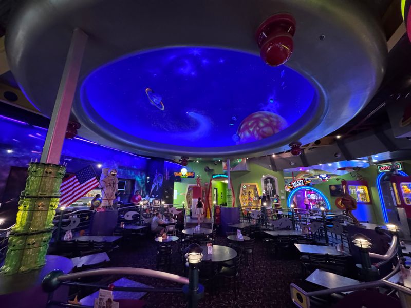 15 North Dakota Buffets So Good You'll Go Back For Seconds Of Hearty Midwest Flavor - Decor Hint Space Aliens Grill & Bar Buffet In Bismarck