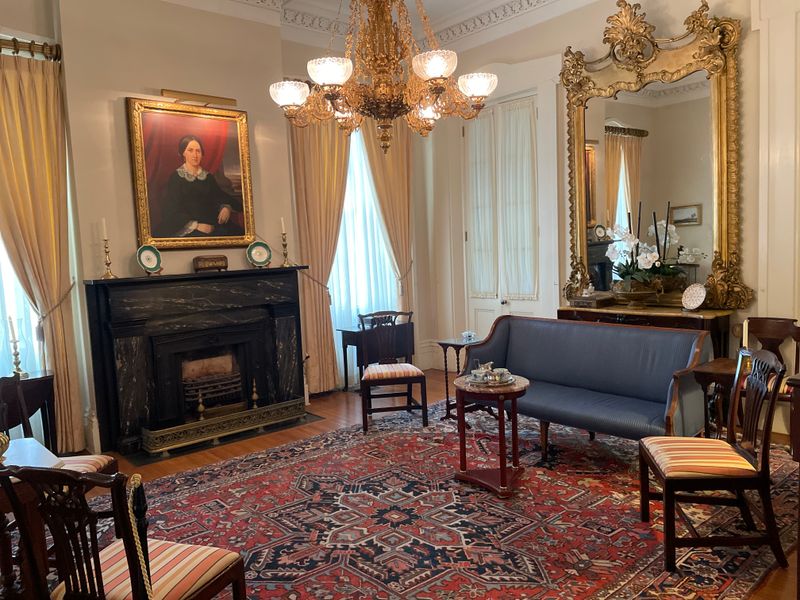 This Exquisitely Preserved Georgia Mansion Is A Masterpiece Of Old-World Southern Elegance - Decor Hint Immaculate Interior Woodwork And Millwork