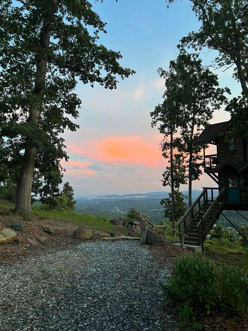 Just Ten Minutes From Downtown Asheville's Attractions