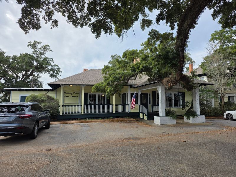 Aunt Jenny's Catfish Restaurant