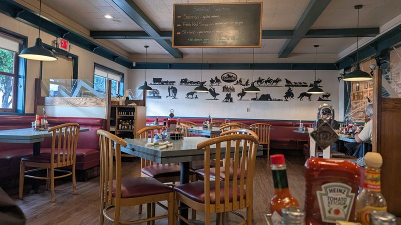 17 California Soul Food Restaurants Locals Wish They Could Keep Secret - Decor Hint Pappy's Restaurant