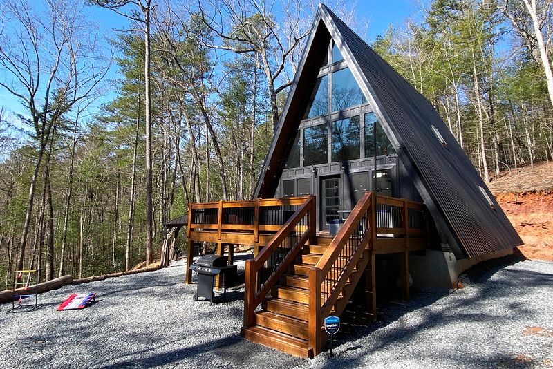 These Georgia Airbnbs Turn A Cozy Getaway Into A Movie-Like Escape - Decor Hint A Blue Ridge Cabin Rental