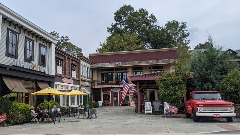 The Prettiest Georgia Towns To Explore When The Crowds Are Gone - Decor Hint Blue Ridge