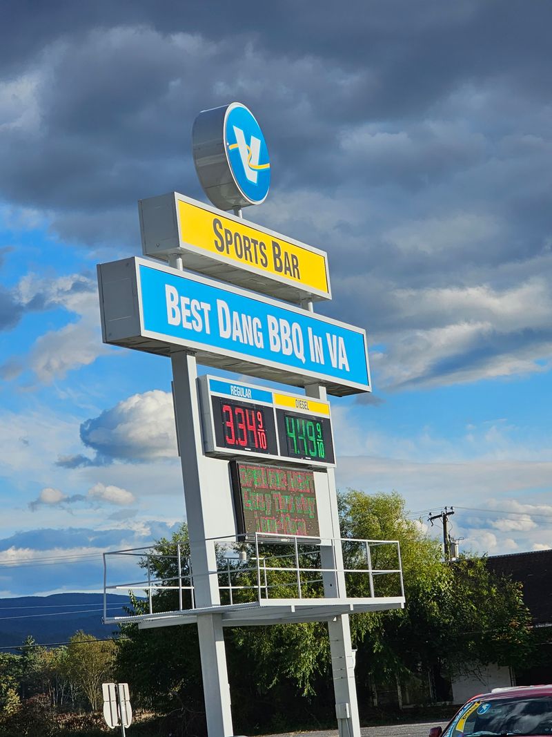 These 13 Georgia Hidden Food Spots Prove The Best Meals Are Off The Beaten Path - Decor Hint Smiley's BBQ