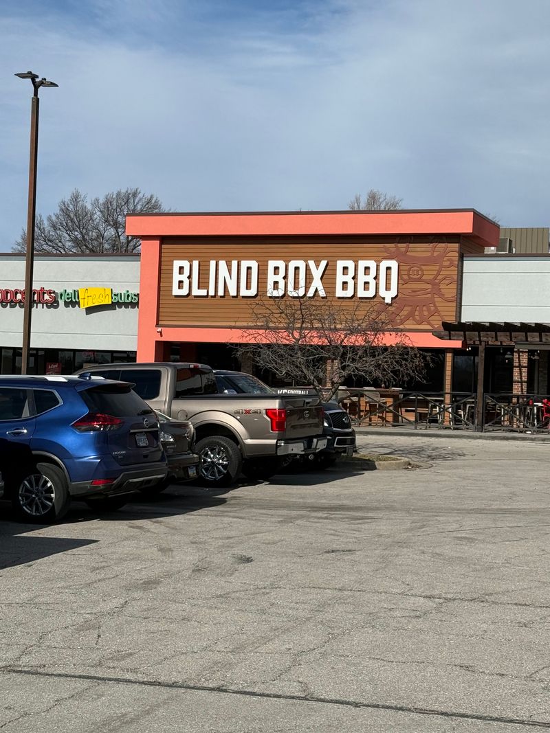 9 Kansas BBQ Joints That Refuse To Go Small On Their Sandwiches - Decor Hint Blind Box BBQ