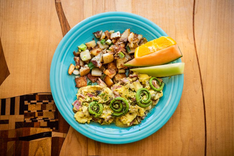 This Little-Known Café In California Has Become A Go-To Spot For Outstanding Biscuits And Gravy - Decor Hint Dietary Options For Various Preferences