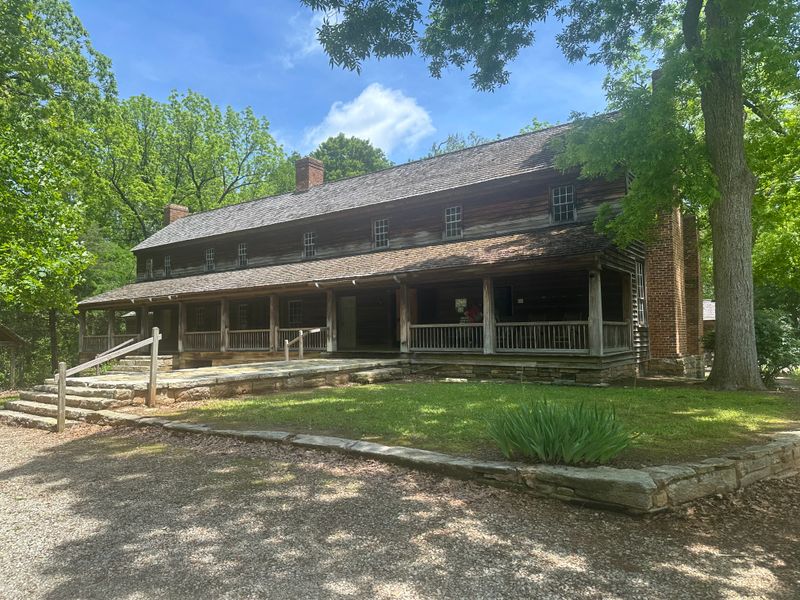 21 Historic Georgia Mansions That Capture The Grandeur Of A Bygone Era - Decor Hint Traveler's Rest Historic Site