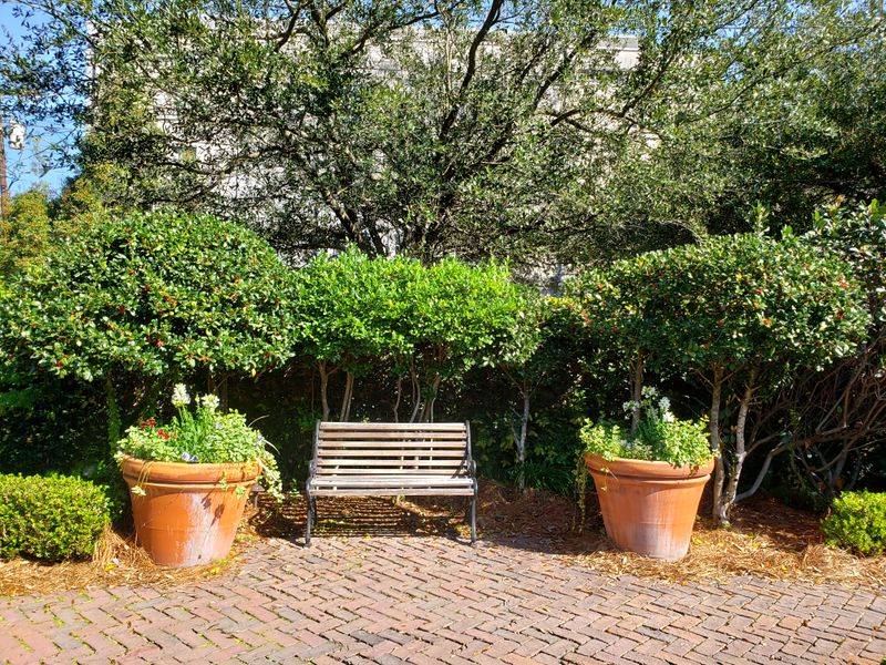 This Exquisitely Preserved Georgia Mansion Is A Masterpiece Of Old-World Southern Elegance - Decor Hint Meticulously Maintained Gardens