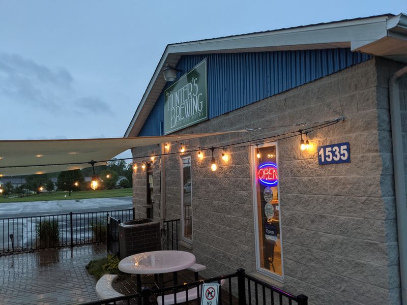 14 Wisconsin All-You-Can-Eat Restaurants That Feel Like A Throwback In The Best Way - Decor Hint Randy's Fun Hunters Brewery