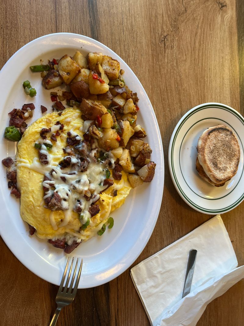 This No-Frills California Restaurant Locals Swear Serves The Best Chicken-Fried Steak In The State - Decor Hint Omelet Options For Every Taste
