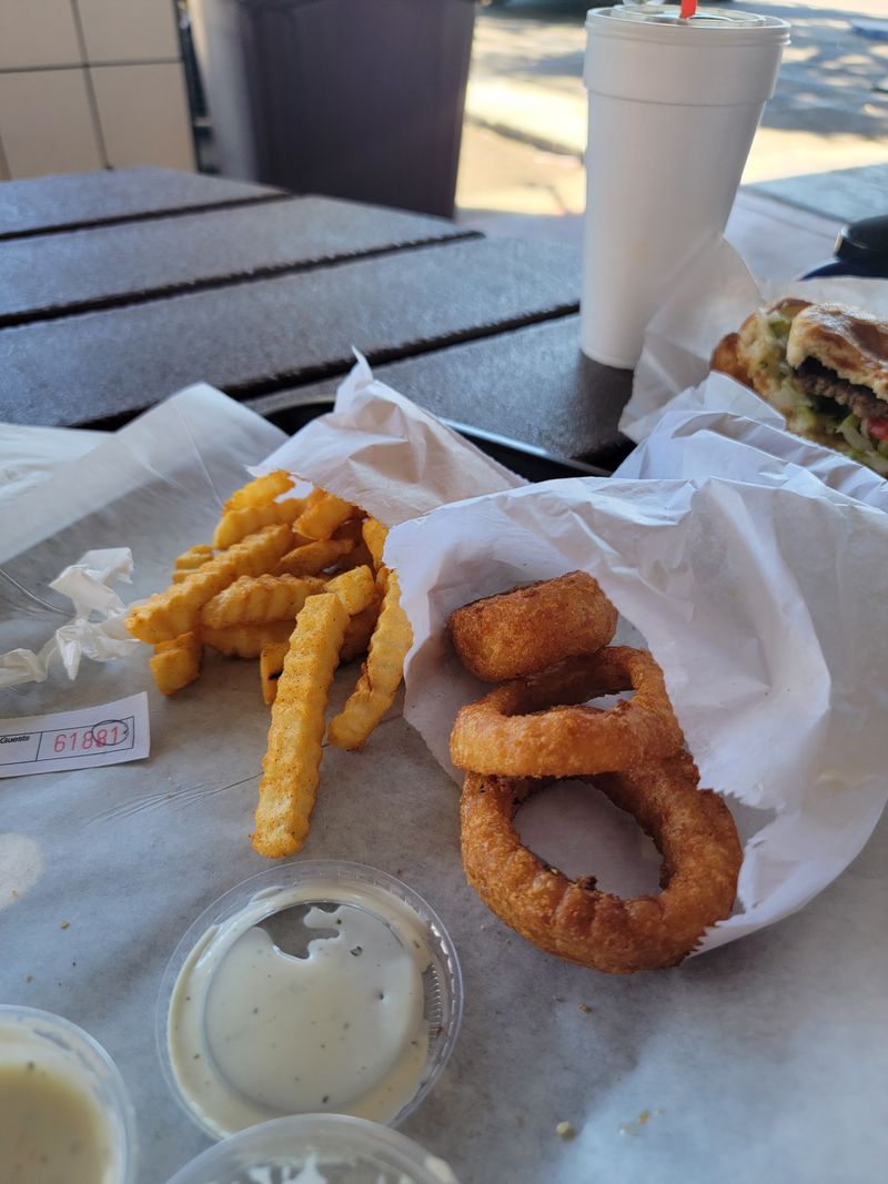 This California Restaurant Is Quietly Famous For Its Onion Rings - Decor Hint Golden Brown Perfection In Every Bite