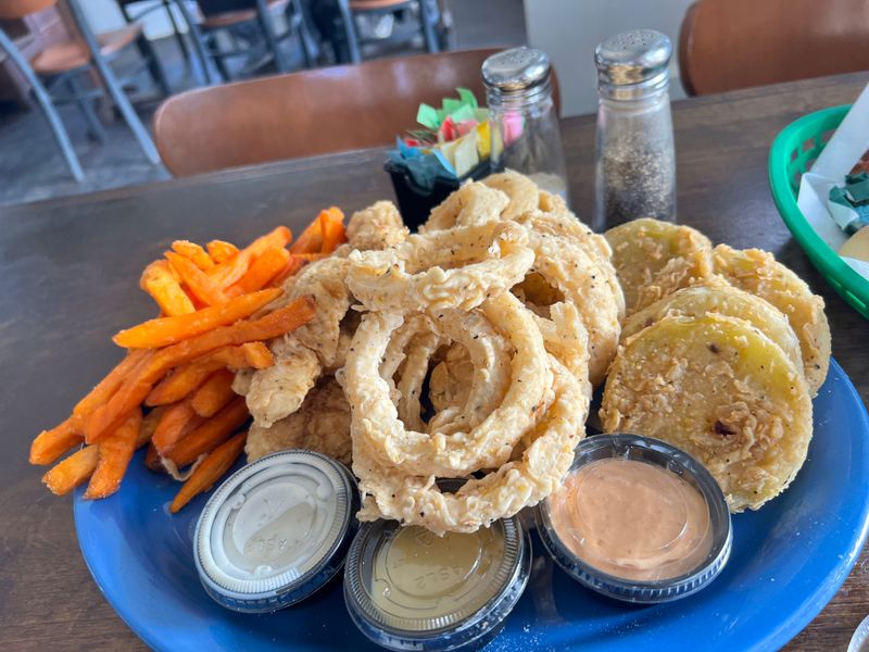 Reasons Food Lovers Drive Across Georgia For The Whistle Stop Cafe - Decor Hint Small Town Atmosphere