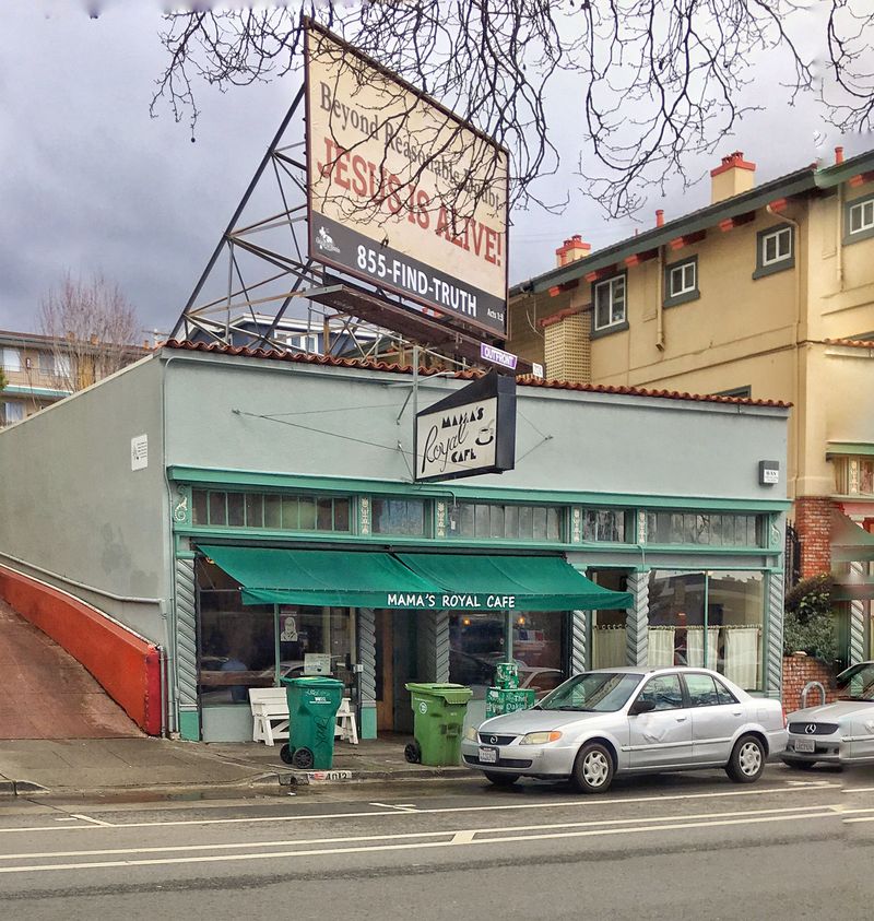 This Little-Known Café In California Has Become A Go-To Spot For Outstanding Biscuits And Gravy - Decor Hint A Café With Nearly Five Decades Of History