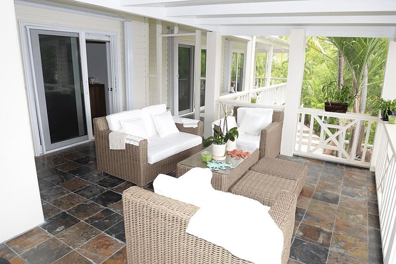 10 Smart Florida Patio Designs That Beat The Elements - Decor Hint All Weather Lounge With Synthetic Wicker
