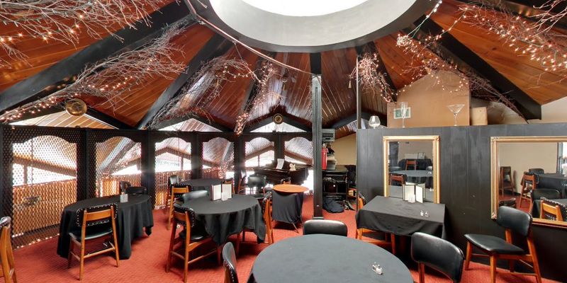 Three-Level Circular Dining Room