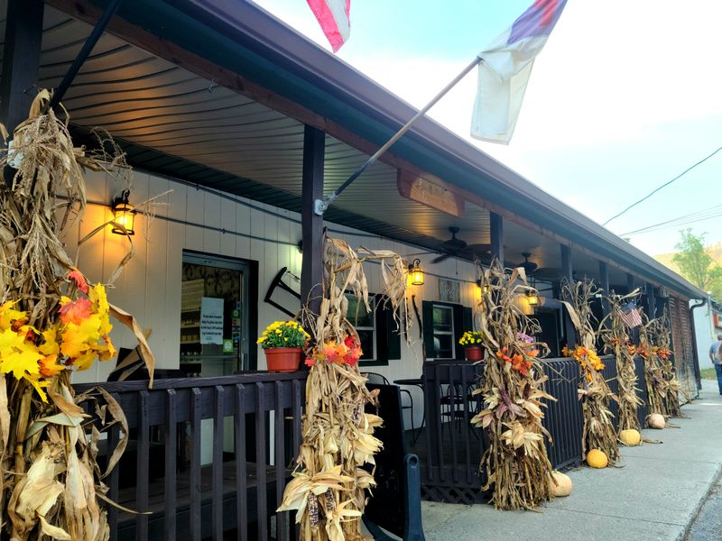 13 Rookie Mistakes To Dodge In North Carolina's Smokies - Decor Hint Eating Only At Chain Restaurants And Missing Local Flavors