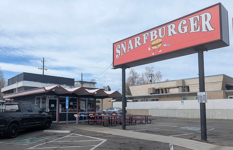 7 Denver, Colorado Counters That Take Cheeseburgers And Green Chile Seriously - Decor Hint Snarfburger