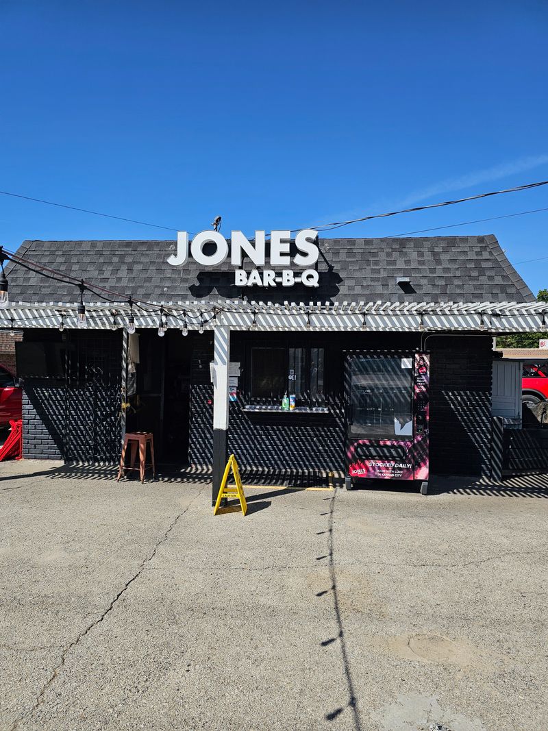 9 Kansas BBQ Joints That Refuse To Go Small On Their Sandwiches - Decor Hint Jones Bar-B-Q