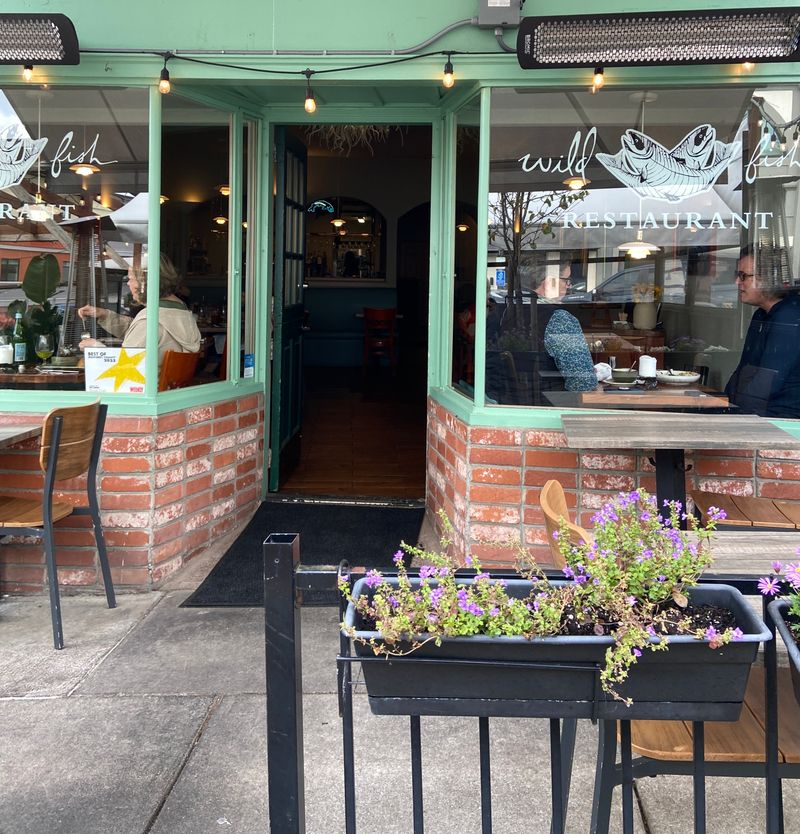 16 California Coastal Seafood Spots Perfect For A Laid-Back Day Trip - Decor Hint Wildfish