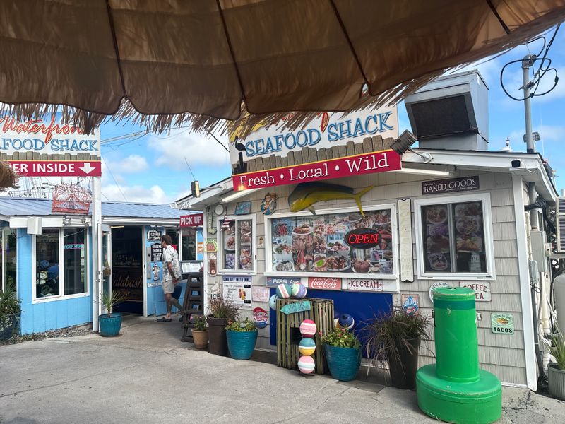 These North Carolina Seafood Chains Never Disappoint Locals - Decor Hint Waterfront Seafood Shack