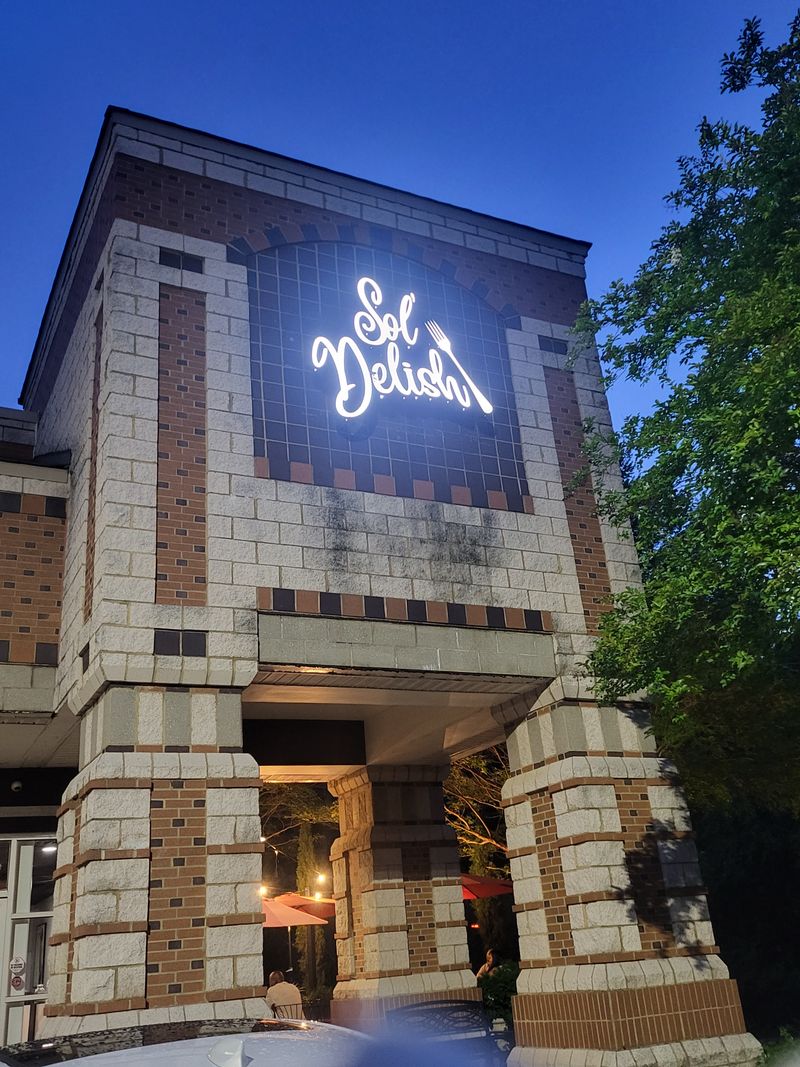 North Carolina Soul Food In Charlotte That'll Make You Crave Seconds - Decor Hint Sol'Delish CLT Restaurant