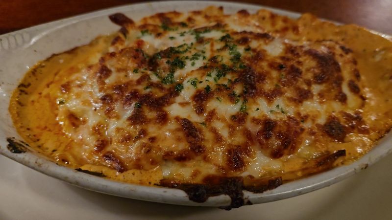 15 Reasons Provino's Italian Restaurant Proves Classic Spaghetti Never Goes Out Of Style In Georgia - Decor Hint Experienced Servers Who Know The Menu Inside Out