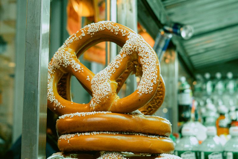10 Old-School New York Dishes Only ’80s Kids Truly Get - Decor Hint Soft Pretzels From Street Vendors