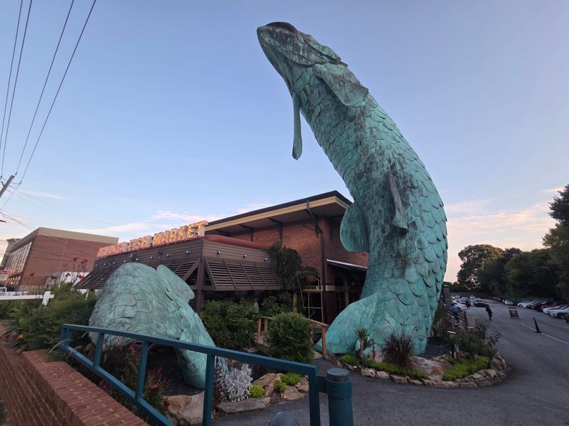 14 Georgia Fish Fries That Keep Locals Coming Back Every Friday For That Southern Golden Crunch - Decor Hint The Fish Market Restaurant - Atlanta