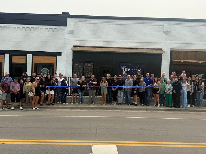 Cozy Georgia Restaurants That Feel Just Right On A Rainy Day - Decor Hint The Local