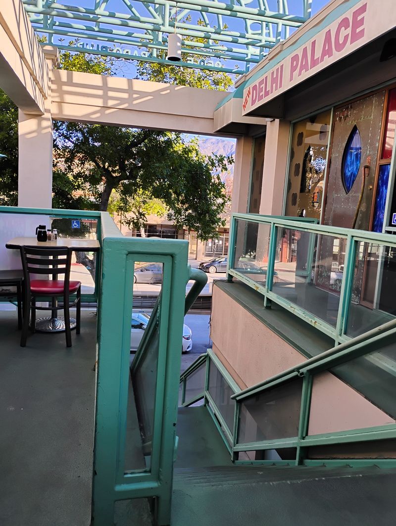 12 Hole-In-The-Wall California Restaurants That Are 100% Worth The Drive - Decor Hint Old Town Cafe