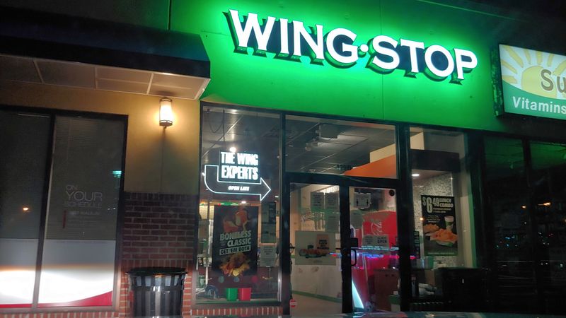 These Lemon Pepper Wing Spots Are Georgia Favorites For A Reason - Decor Hint Wing Stop