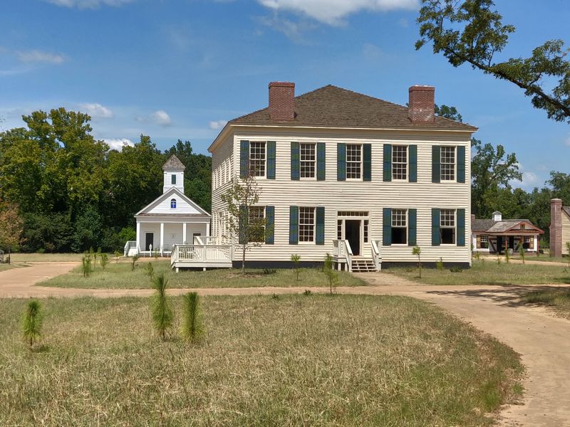 21 Historic Georgia Mansions That Capture The Grandeur Of A Bygone Era - Decor Hint Westville Historic Handicraft Village