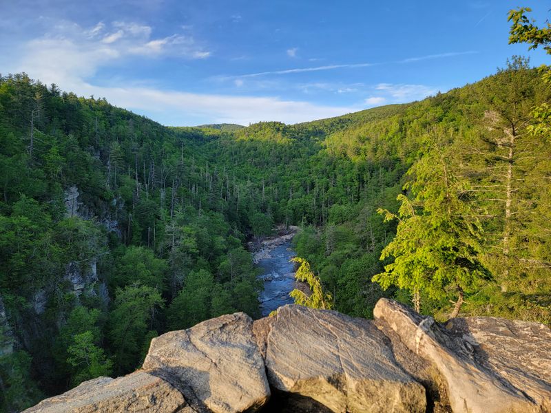North Carolina's Most Scenic Hikes You Can Finish In A Day - Decor Hint Linville Falls Trail
